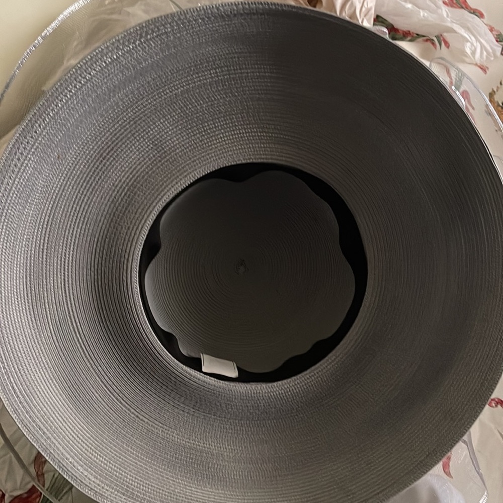 Silver hat - Picture 4 of 5
